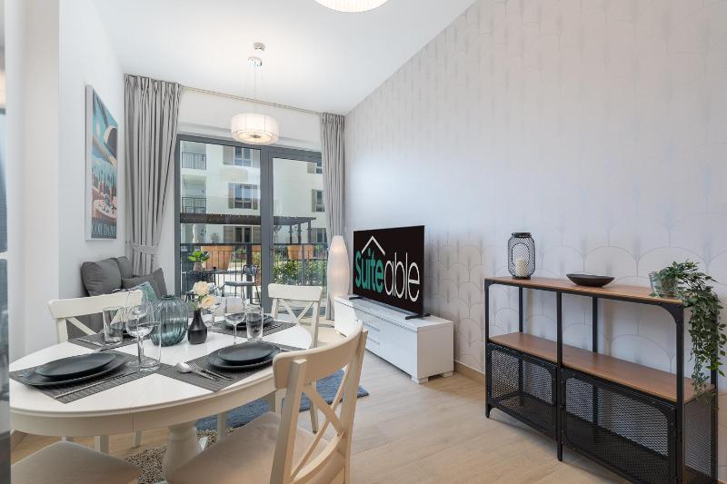 French Riviera Styled Waterfront Flat in Jumeirah — забронировать отель в Дубае