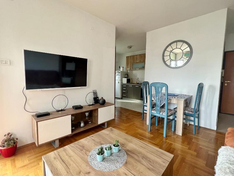 Цены на JG Big Fashion Apartment в Подгорице