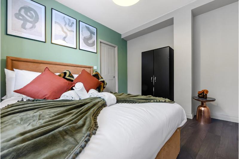 Newly Renovated 1 BDR Flat - Central Location — забронировать отель в Лондоне