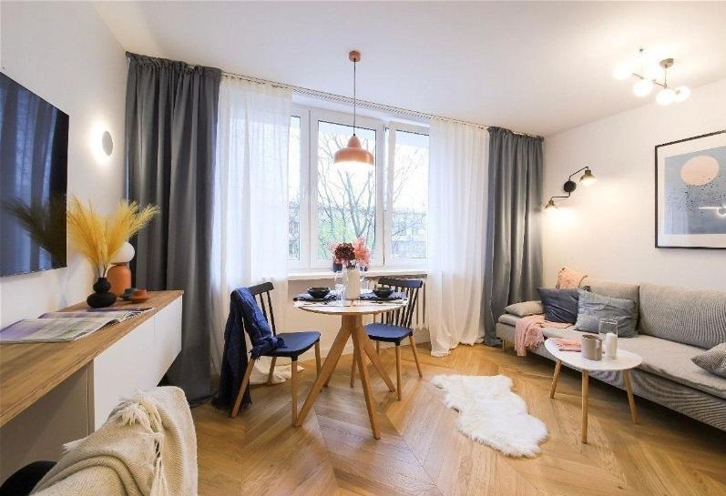ECRU Designer Studio with Bedroom near Old Town WWA56 — отель с удобным расположением в Варшаве