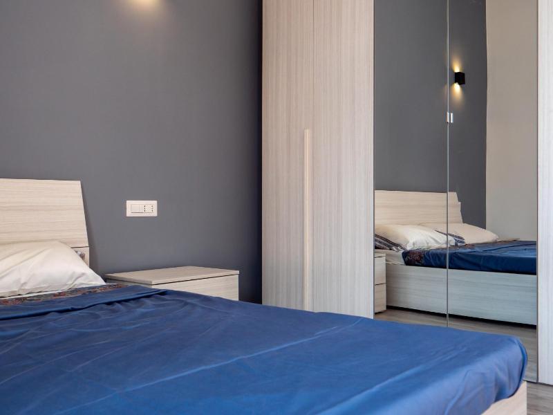 Appartamento con terrazza vicino piazza Dante — забронировать отель в Неаполе