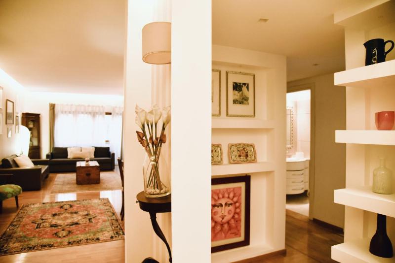 Chic and Elegant Apartment in the heart of Rome — комфортный отель в Риме