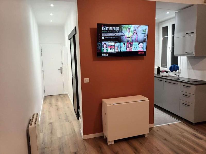 Appartement - Paris 20 — отель с удобствами в Париже