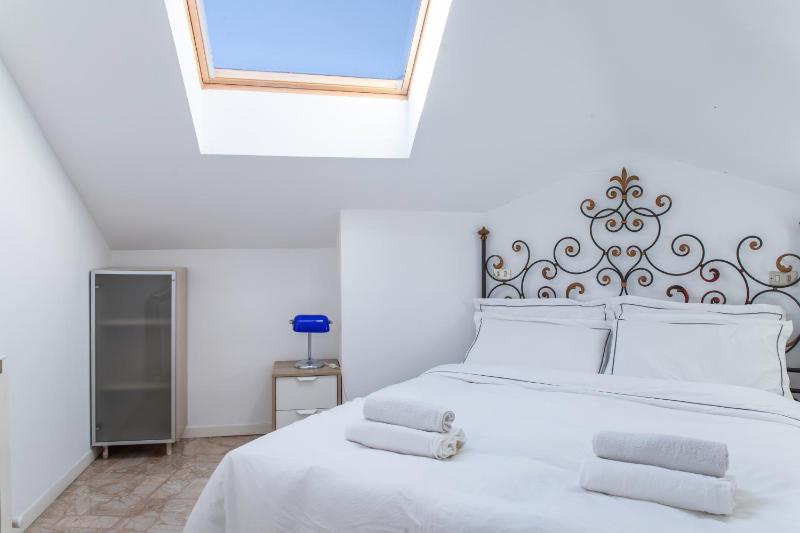 Milano Skyview - Penthouse few steps from metro — забронировать отель в Милане