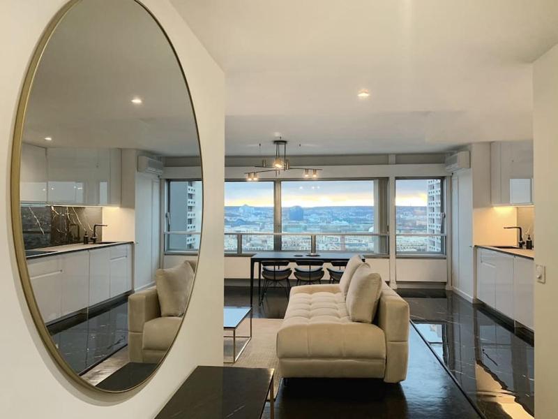 Цены на RARE 75m2 Parisian apartment, breathtaking views! в Париже