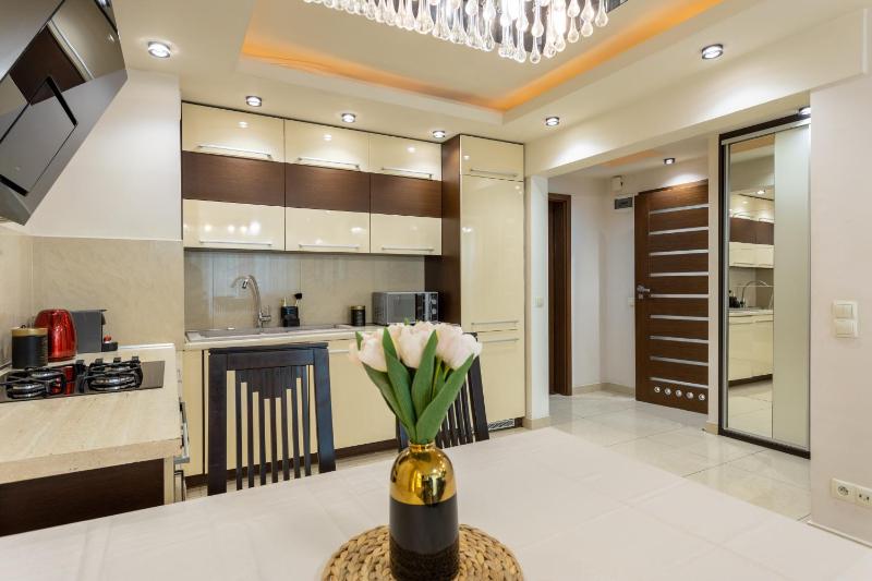 GA- Big And Luxury Apartment - In The Center&Grzybowska 5 — отель с удобствами в Варшаве