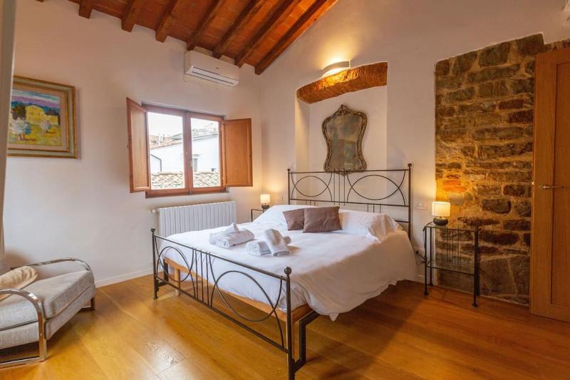 Dreaming apartment in an ancient Tower — отзывы гостей и цены