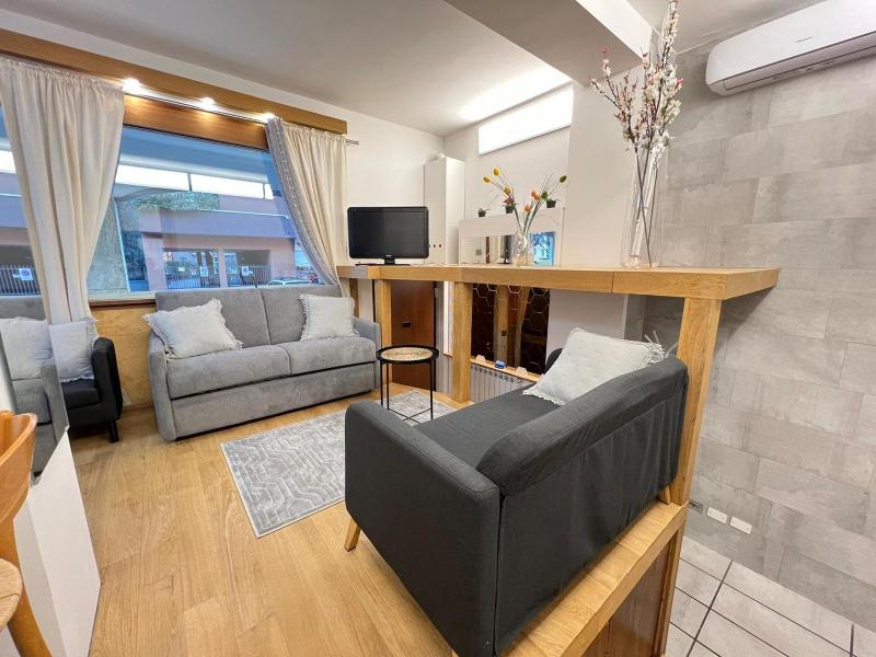 "R&P apartment", affitti brevi, design elegante, Metro Bisceglie, comodo per San Siro e Fiera Milano, parcheggio gratuito — комфортный отель в Милане