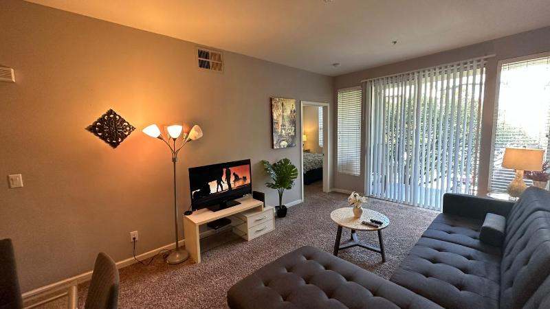 Furnished Apartment Walk to 3rd St Pier & Beach — комфортный отель в Лос-Анджелесе