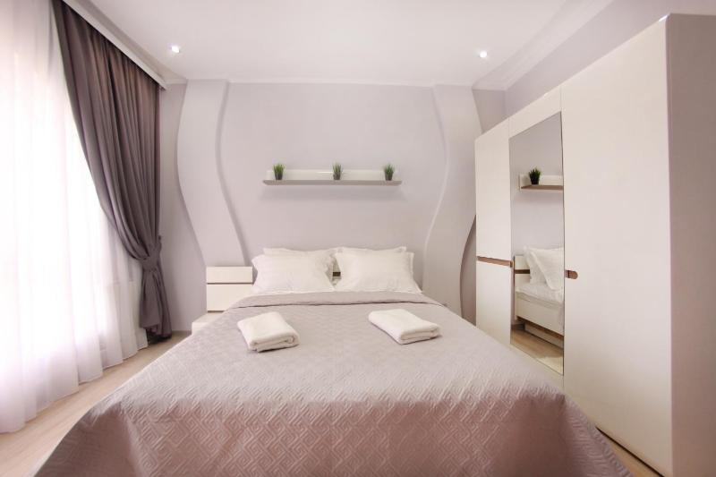 208 Uutnye dizajnerskie apartamenty v otlicnom rajone Ideal'no dla komandirovannyh i turistov — комфортный отель в Алматы