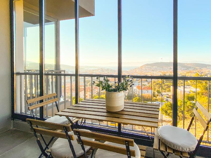 Comfy Flat with Balcony 5 min to Cesme Marina — комфортный отель в Чешме