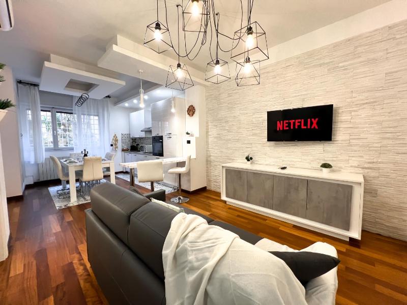 Цены на UNIQUE House - 3 Bedrooms & 2 Bathrooms with 4 Beds - 100 meters to the Metro A в Риме