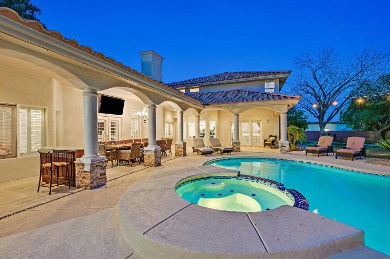 Lux 5BR Vegas Home w Pool, Spa, Games, Near Strip — забронировать отель в Лас Вегасе