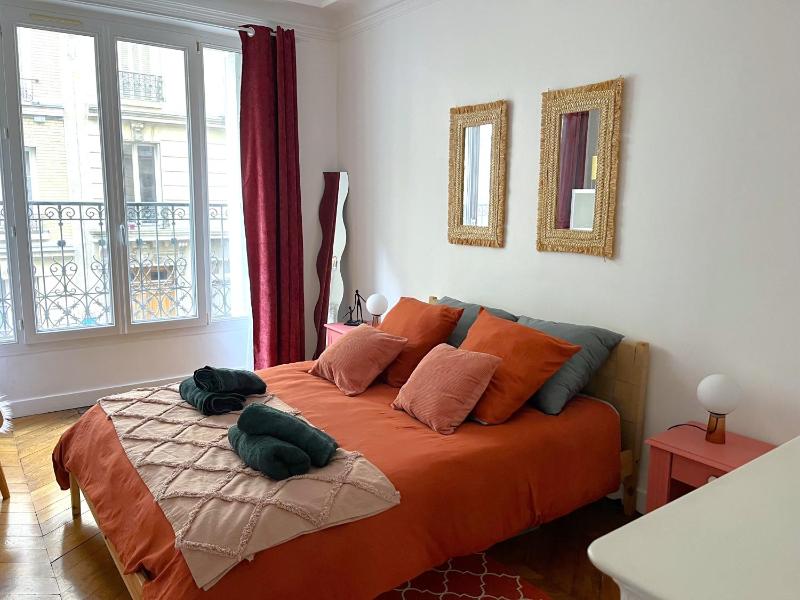 Lovely haussmannian flat in Montparnasse — забронировать отель в Париже