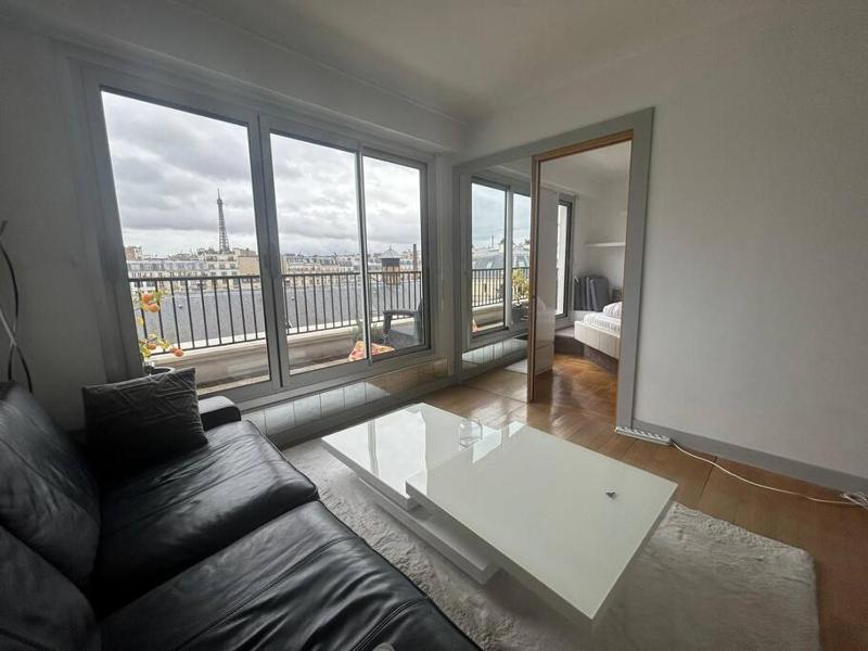 Eiffel Tower view apartment 16th — комфортный отель в Париже