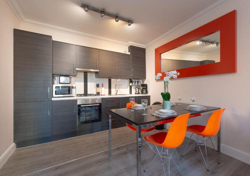 Welcoming and Radiant - One Bedroom Apartment in the heart of South — отзывы гостей и цены