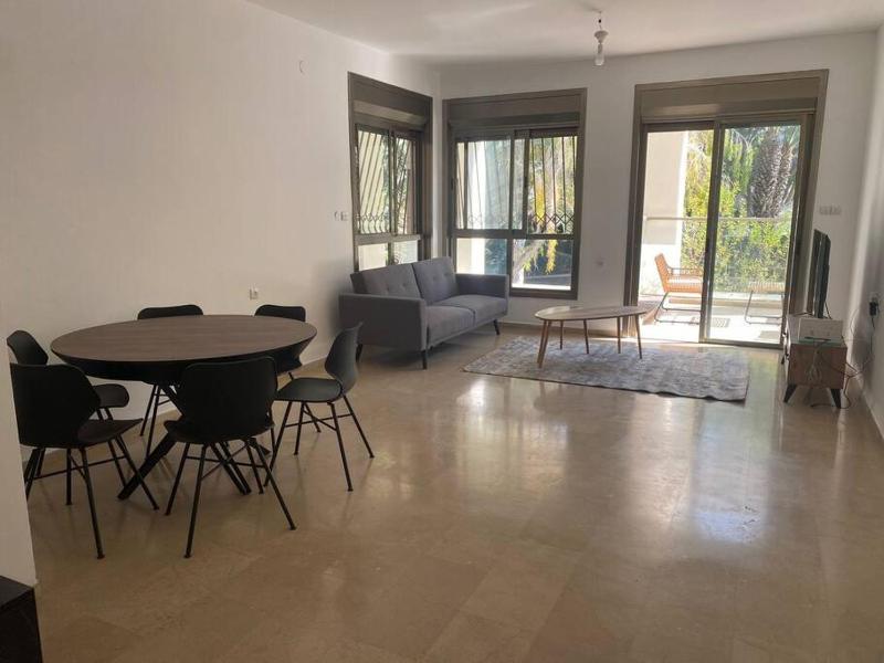 Beach Apartment - Ramat Aviv — отель с удобным расположением в Тель-Авиве