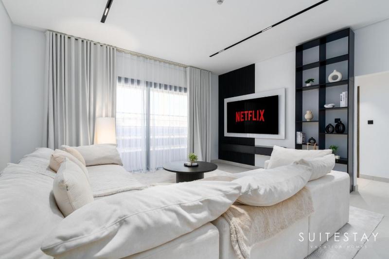 Large and Contemporary 2-Bedroom City Suite — отель с удобным расположением в Дубае