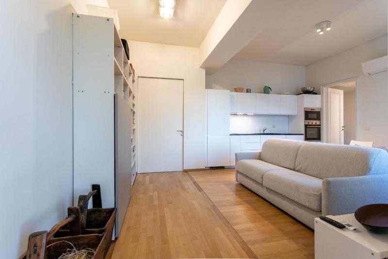 Serra 2br Apartment With Terrace — отель с удобствами в Милане
