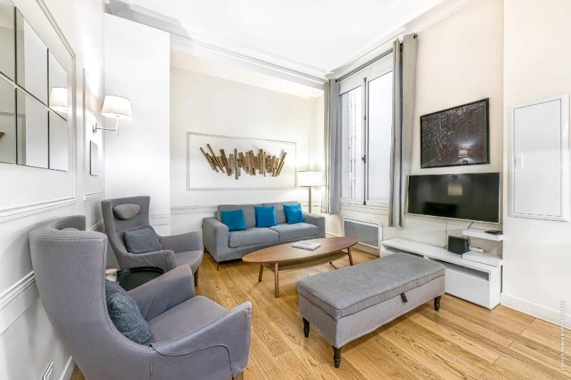 Champs Elysees - Marbeuf 1bdr — забронировать отель в Париже