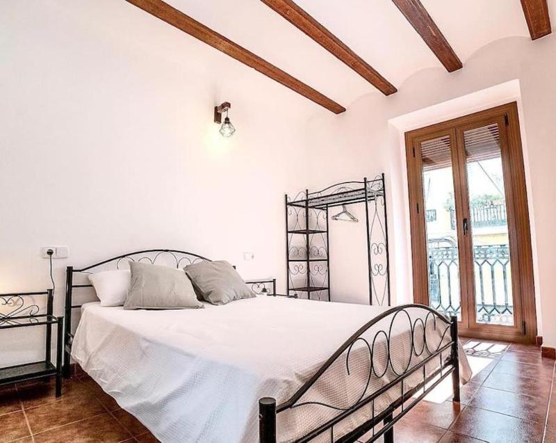 Apartamento con Terraza cerca de la Estacion del Nord — отель с удобным расположением в Валенсии