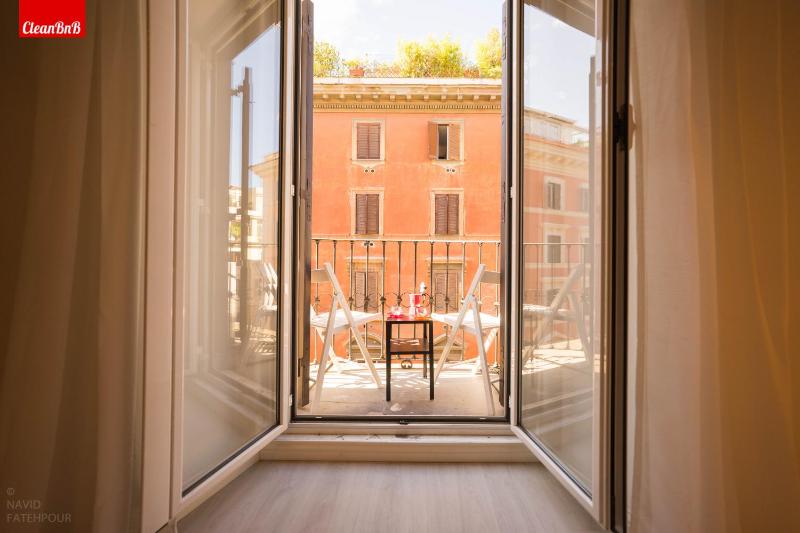 La finestra sui palazzi di Roma Apartment — отель с удобным расположением в Риме