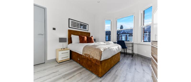 Huge, Brand-New Flat for Friends & Families! — забронировать отель в Лондоне