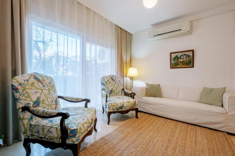 Цены на Cozy Central Flat w Garden 5 min to Metro in Sisli в Стамбуле