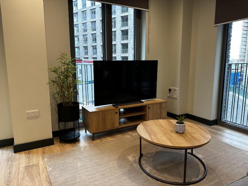 Spacious & Luxurious 2-Bed Apartment in London — отель с удобствами в Лондоне