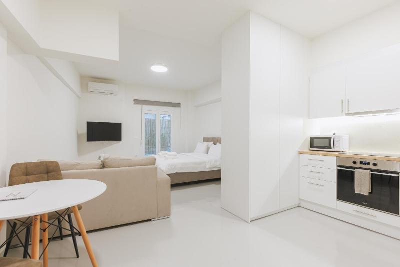 Calm underground studio with private terrace — отель с удобствами в Афины