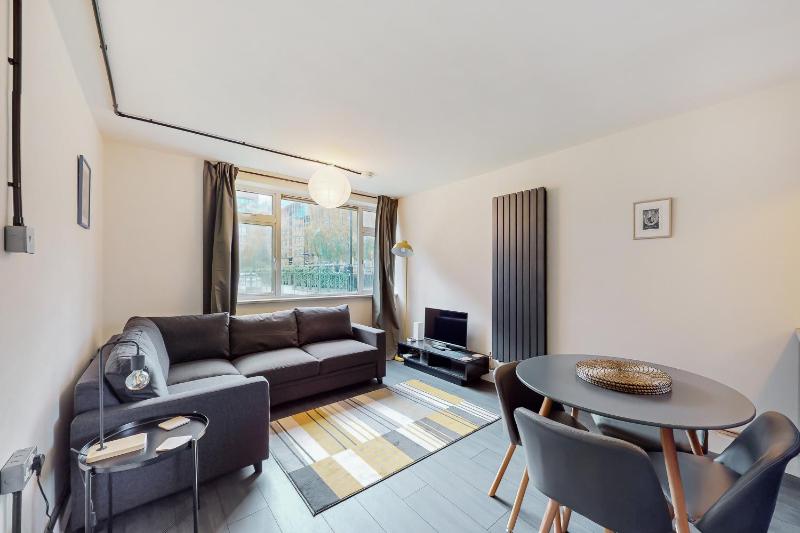 Stunning 1 BD apartment for 3 people in Hackney with Japanese-style bath — комфортный отель в Лондоне
