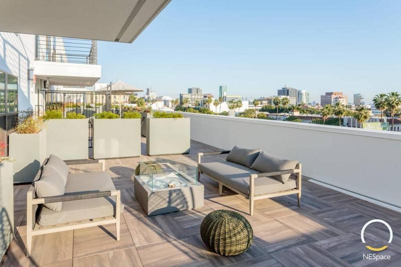 Цены на Modern Hollywood Living Studio в Лос-Анджелесе