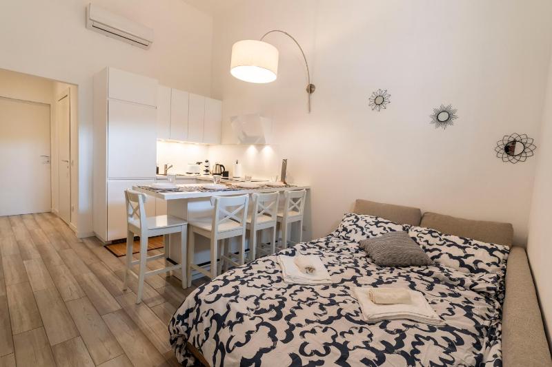 [City Life - Fiera] Charme Apartment — забронировать отель в Милане