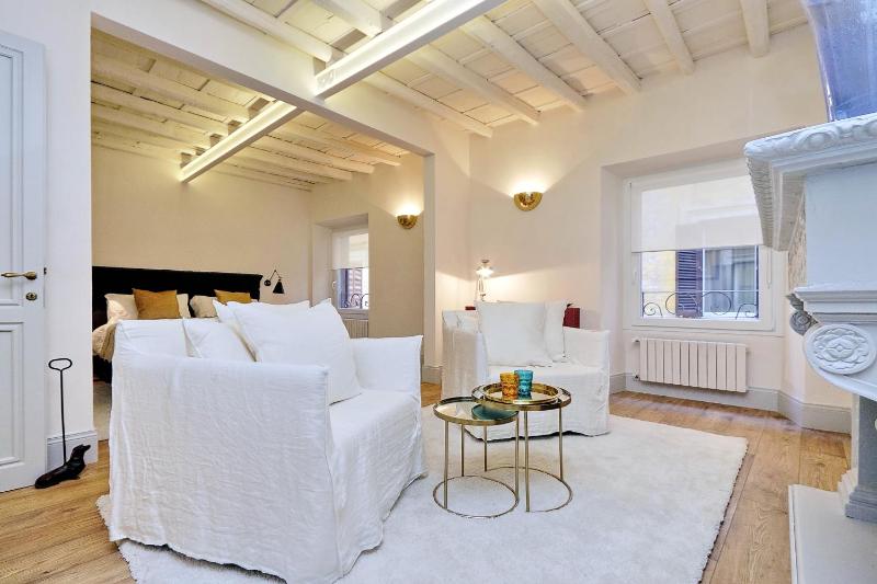 Luxury Charme between Pantheon and Spanish Steps — комфортный отель в Риме
