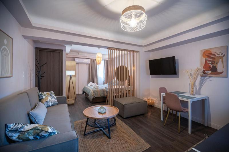 Niki Athens Suites - Urban apartment in Athens Center — отель с удобным расположением в Афины