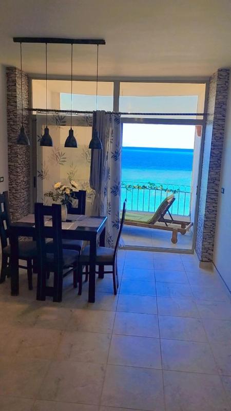 Evi's Infinity Sea View Apartment — отель с удобным расположением в Хургаде