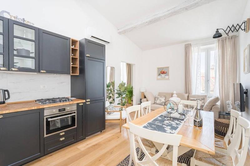 Art Apartment SMN — забронировать отель в Флоренции