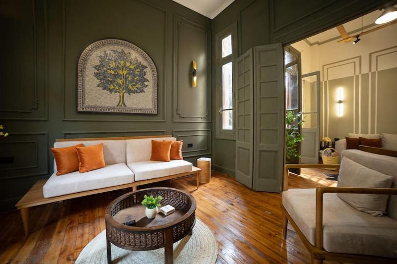 Historic Boutique Apartment in Downtown Cairo — отель с удобствами в Каире