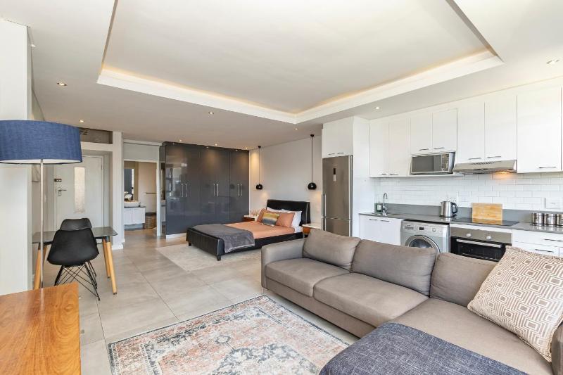 Chic Urban Oasis with character — отель с удобствами в Кейптауне