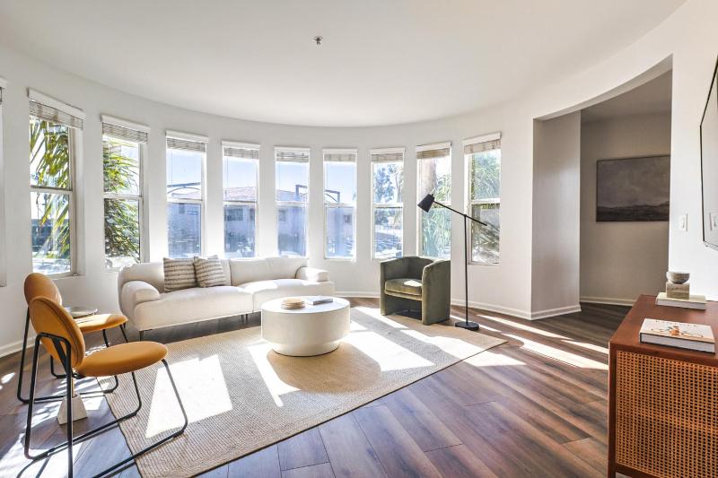 Huge & Bright 3BDR & 2BTH in Venice - Free Parking — отель с удобствами в Лос-Анджелесе