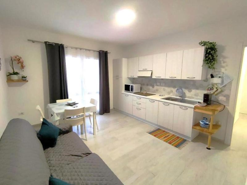 MADA27 a La Maddalena - Spazioso appartamento con patio