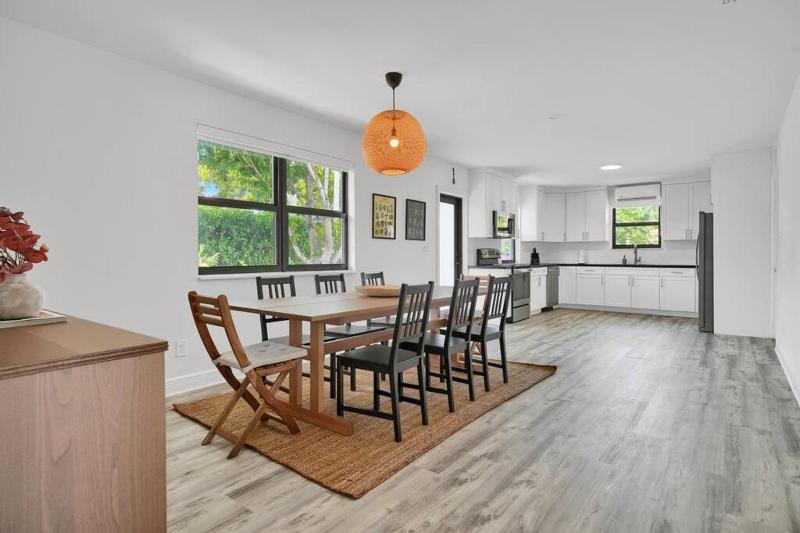Miami Home 3 Bed 2 Bath Near Beach — комфортный отель в Майами