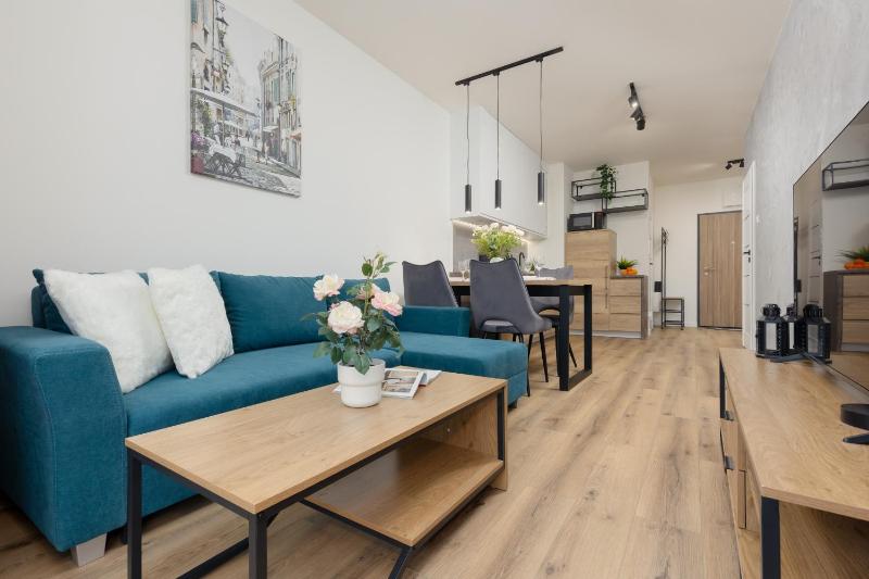Lopuszanska Apartments with Balcony in Warsaw by Renters — отель с удобствами в Варшаве