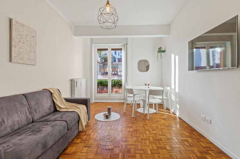 Urban Chic Retreat [Milan Central Station - Loreto] — отель с удобствами в Милане