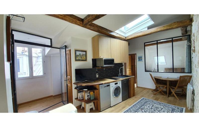 Fabulous flat in Paris center, fully equiped, AC, elevator — забронировать отель в Париже