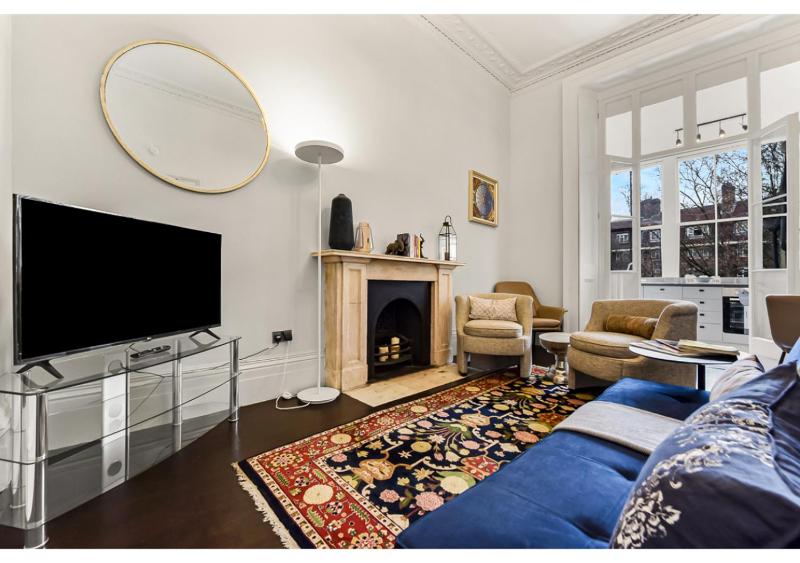 Upscale Urban Haven: Luxury Flat — отель с удобствами в Лондоне