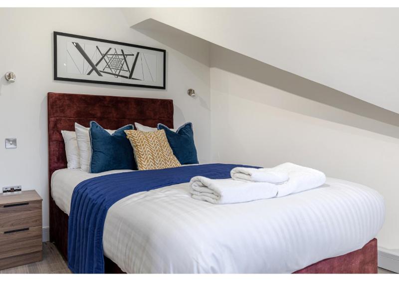 Cozy and Stylish 2 BR flat in Greater London — забронировать отель в Лондоне