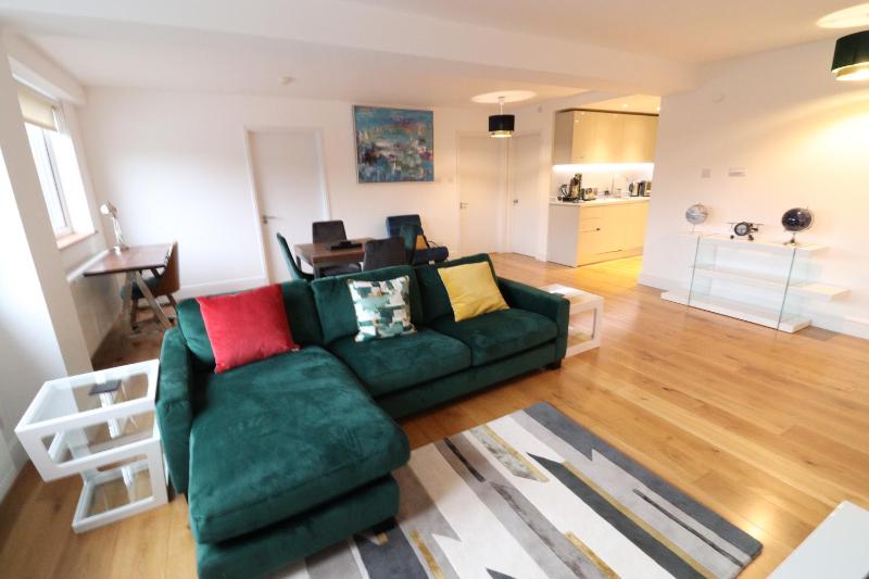 Цены на Garland Lovely Apartment, St John's Wood в Лондоне
