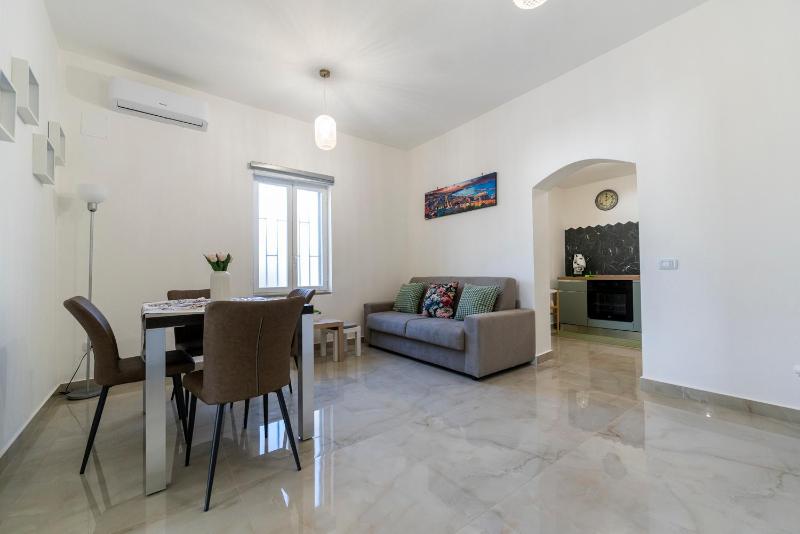 Цены на Vico Santa Margherita a Fonseca 69 в Неаполе