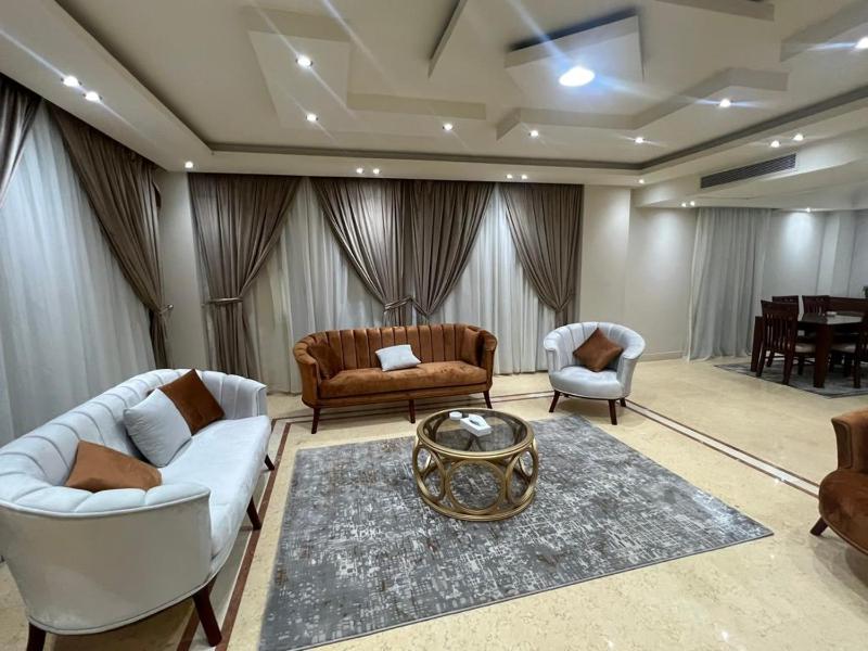 YARA- Luxury Apt- 3BR- New Cairo - B — комфортный отель в Каире